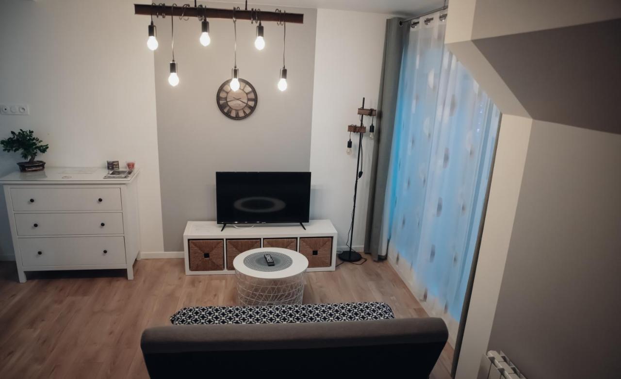 Cosy Et Moderne En Centre Ville, Fibre Haut Debit Ernée Exterior foto