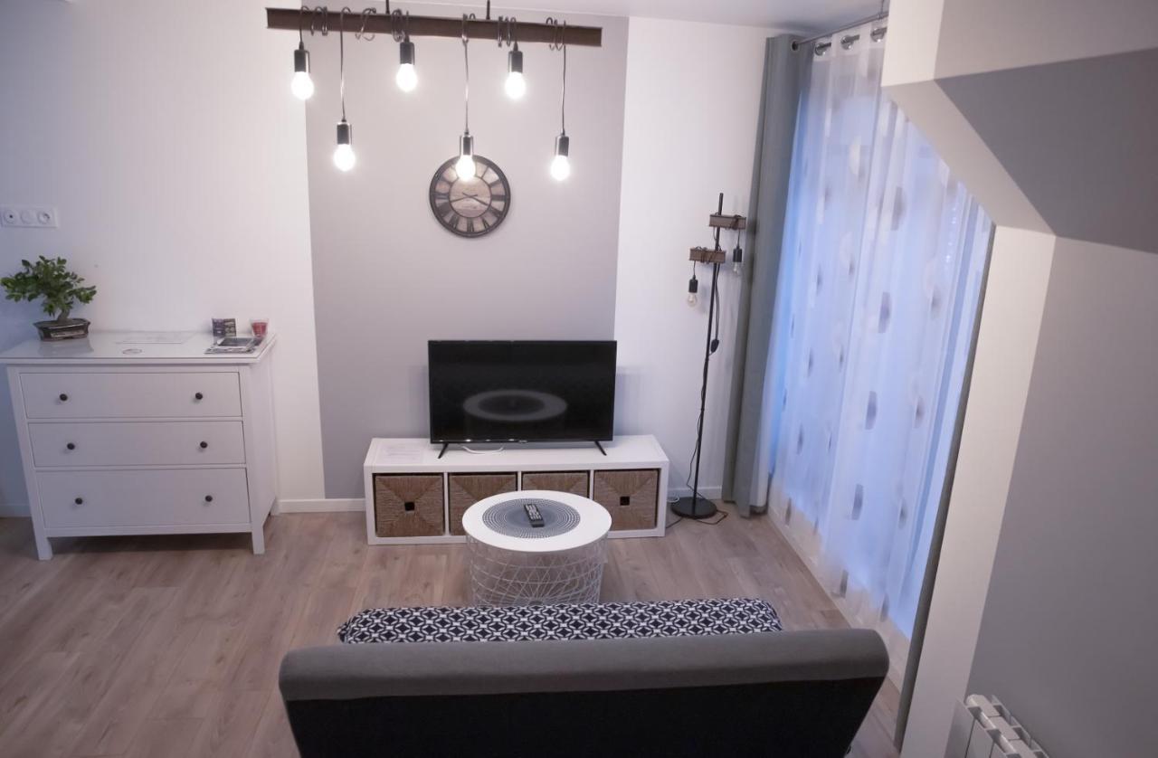 Cosy Et Moderne En Centre Ville, Fibre Haut Debit Ernée Exterior foto